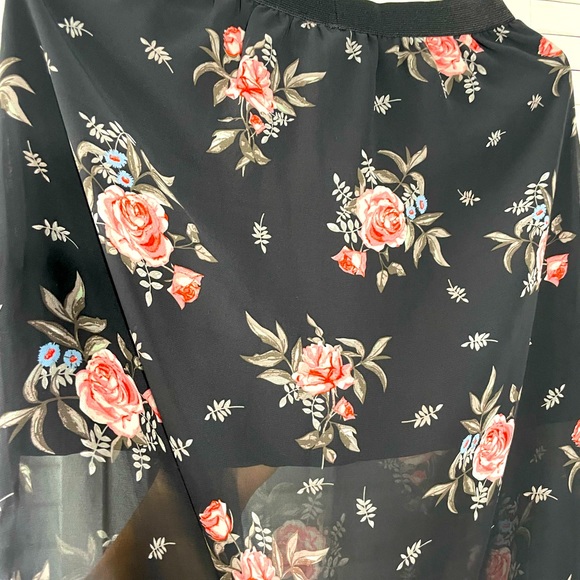 H&M maxi rose skirt - Picture 4 of 5